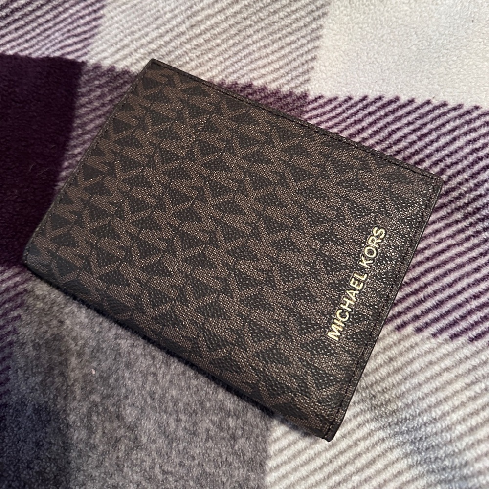 Michael Kors Jet Set Travel Passport Holder